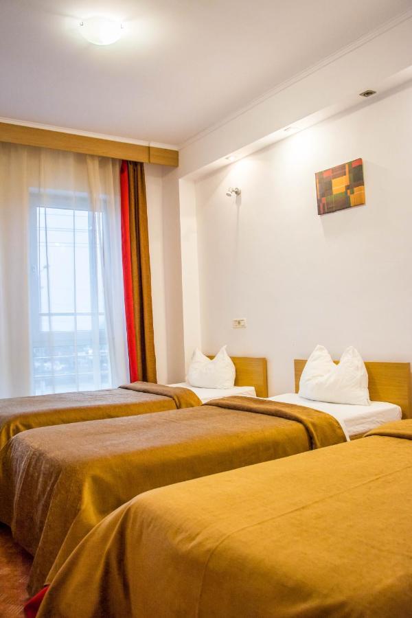 Hotel Riga Arad Exterior photo