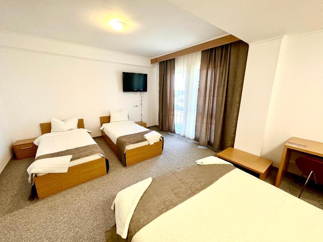 Hotel Riga Arad Exterior photo